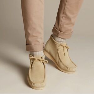 Clarks Men's Suede Chukka Boots in Sand/Beige